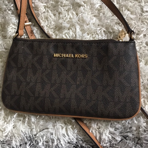 Michael Kors Handbags - NWOT Michael Kors Crossbody Bag